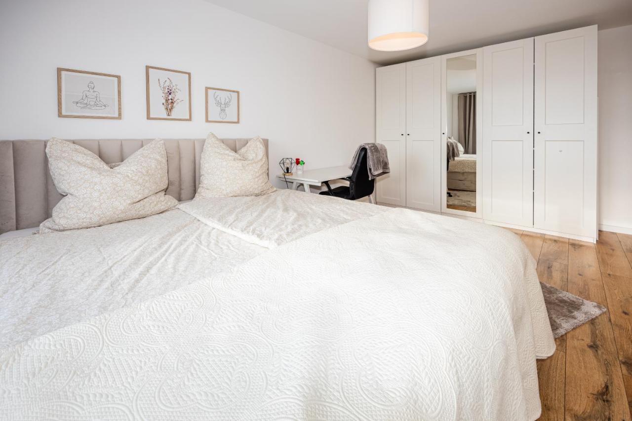 Moderne 2-Zimmer-Wohnung Mit Atemberaubender Skyline Aussicht Auf Frankfurt! Steinbach im Taunus Exterior photo